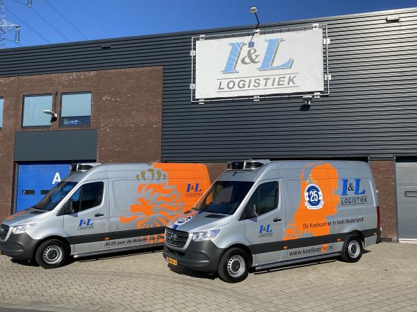 I&L Logistiek | Levering twee jubileumvoertuigen